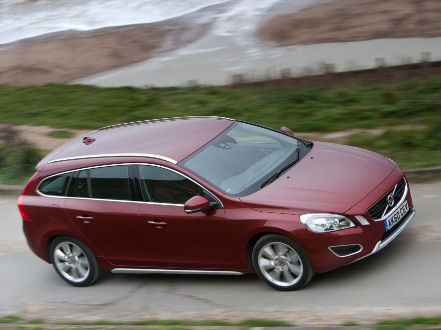  Volvo V60 D3 2010 года  (UK) (фото 8 из 21)